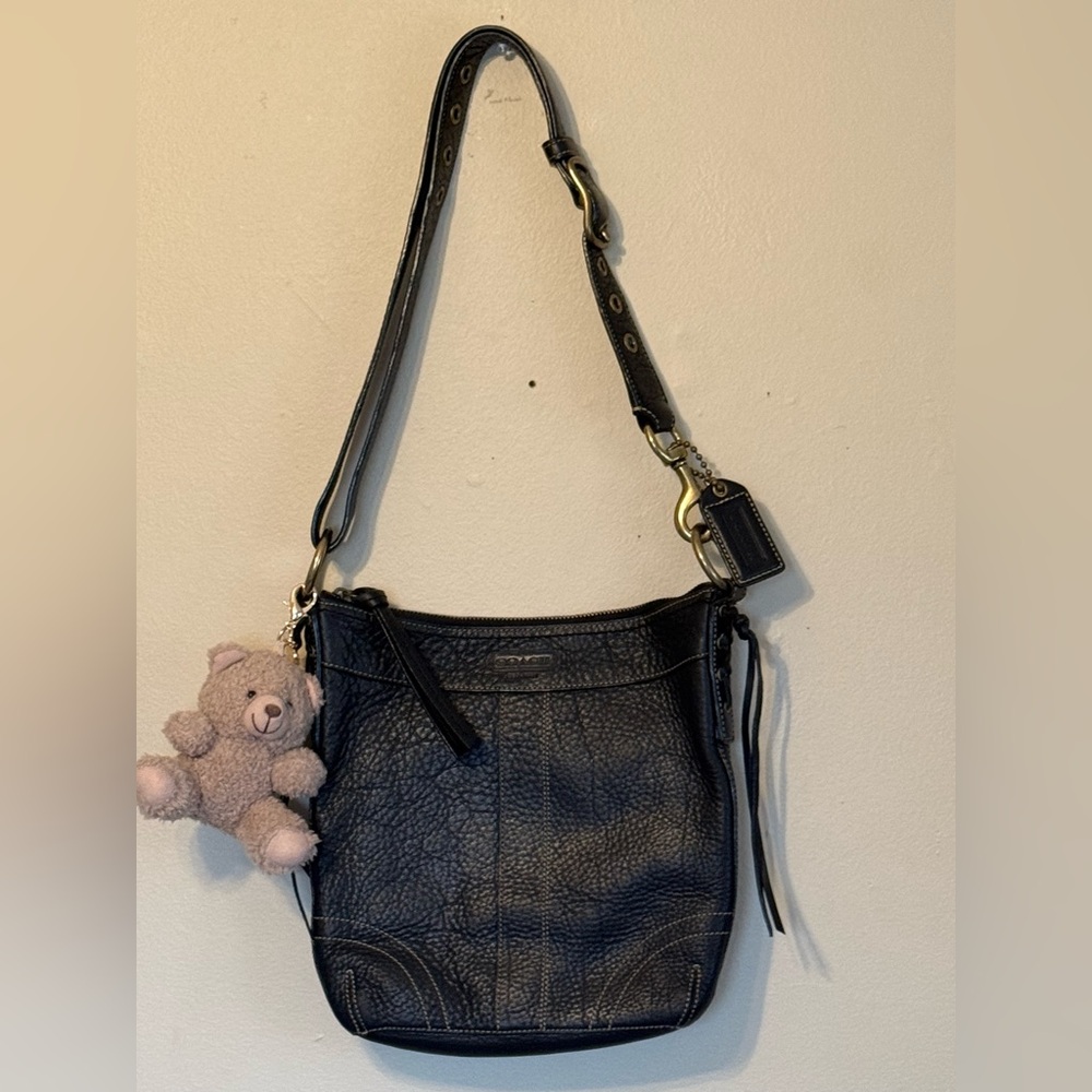 Vintage legacy Coach Black pebbled Leather Shoulder Bag bucket y2k